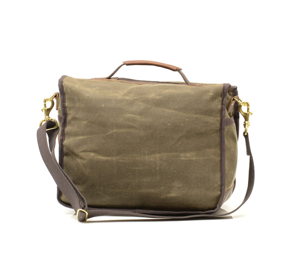With the bag being made out of high quality waxed canvas and premium leather, this brief can go on any trip.